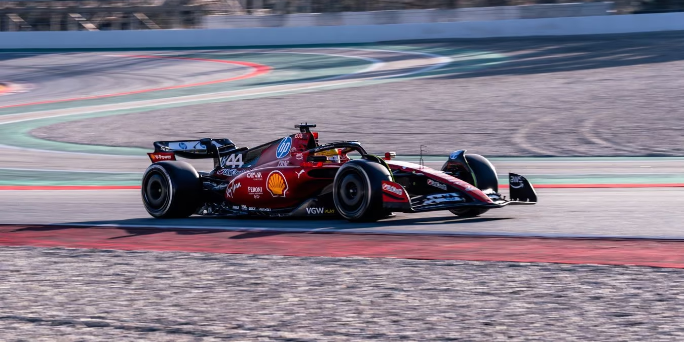 Předčasný konec testování pro Ferrari? Hamilton havaroval