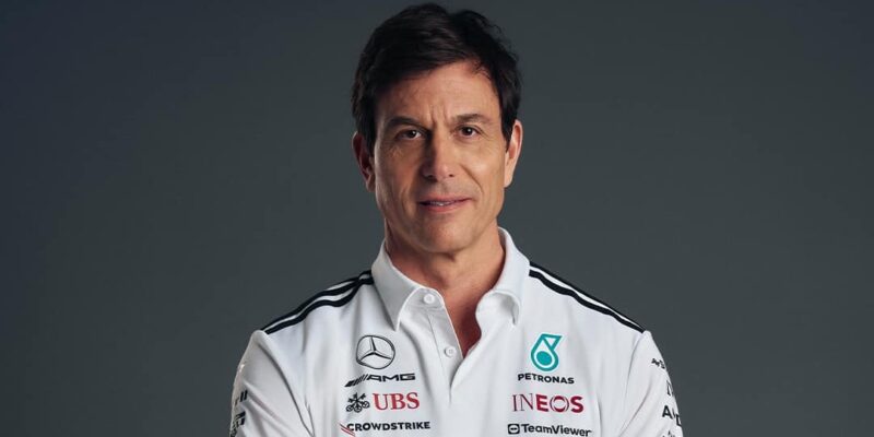 Wolff nyní nechce mluvit o monopostu Mercedesu pro sezónu 2025