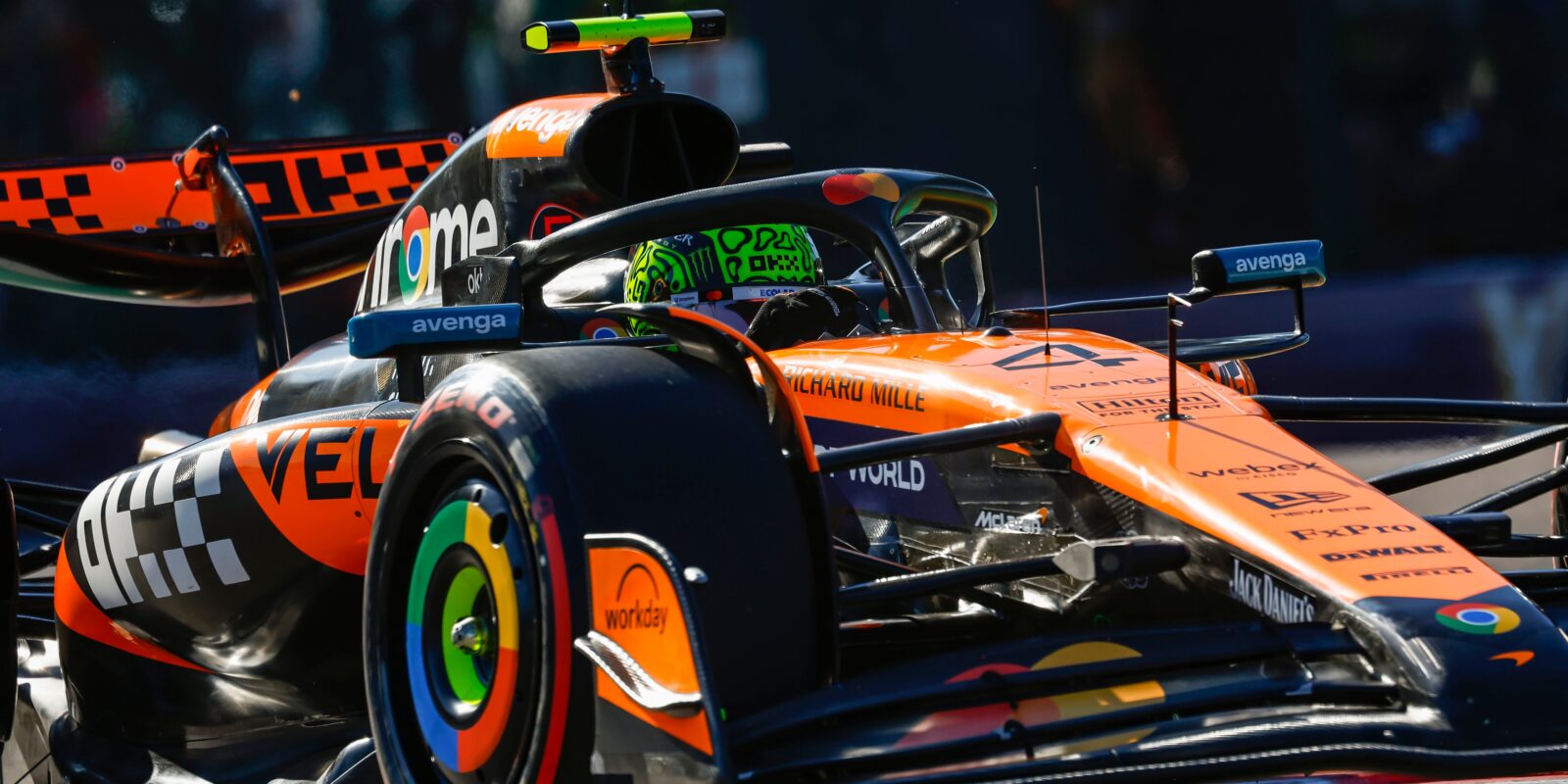 McLaren odstartoval evropskou část dvojitým pódiem