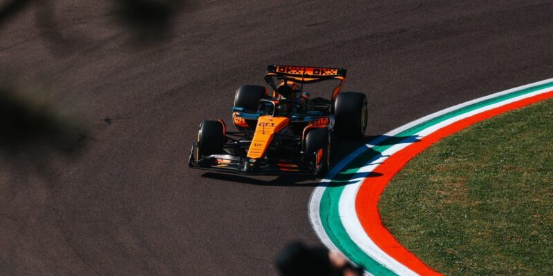 Výsledky FP2 VC Emilia Romagna: McLareny opět první