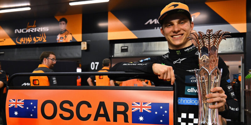 Lewis Hamilton věří, že Oscar Piastri je na správné cestě k titulu