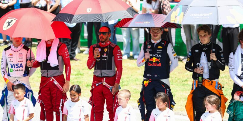 Verstappen nebo Hamilton? Russell ví, koho by si Ferrari vybralo