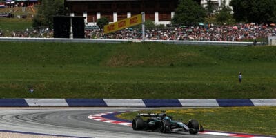 Výsledky FP1 VC Rakouska: Russell nejrychlejší, zazářil Dunne