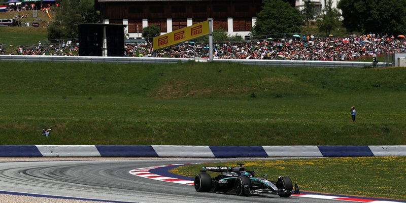 Výsledky FP1 VC Rakouska: Russell nejrychlejší, zazářil Dunne