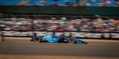 Závod formule 2 na Silverstonu: Staněk nedokončil, vítězí Crawford
