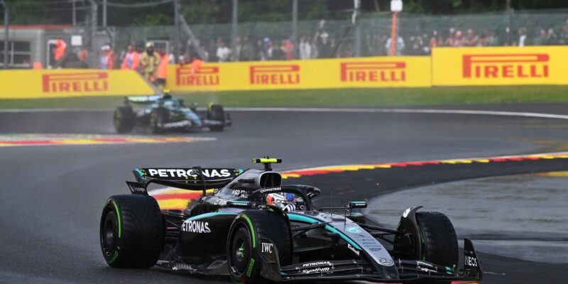 Hamilton v Belgicku návštevou v Mercedese podporil Antonelliho