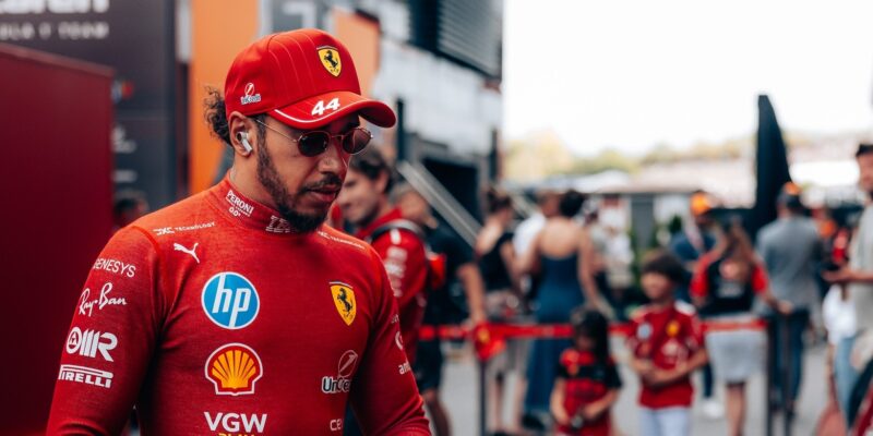 Montoya: Hamilton se snaží změnit způsob uvažování Ferrari