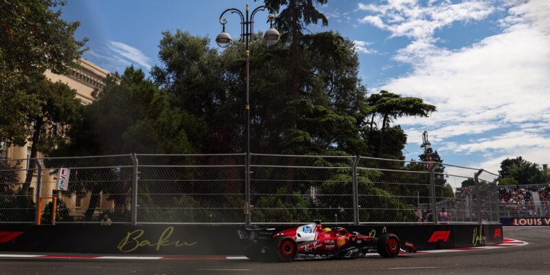 Ferrari v závěru nesouhlasilo s Hamiltonem, tomu došly pneumatiky