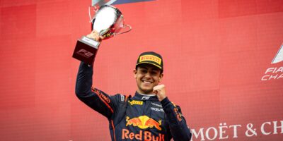 Arvid Lindblad podepsal s Racing Bulls pro sezónu 2026!