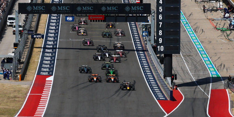 Demoliční sprint v Austinu ovládl Verstappen, McLaren bez bodů