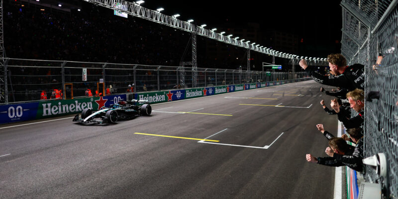 George Russel vítězí ve Velké ceně Las Vegas 2024