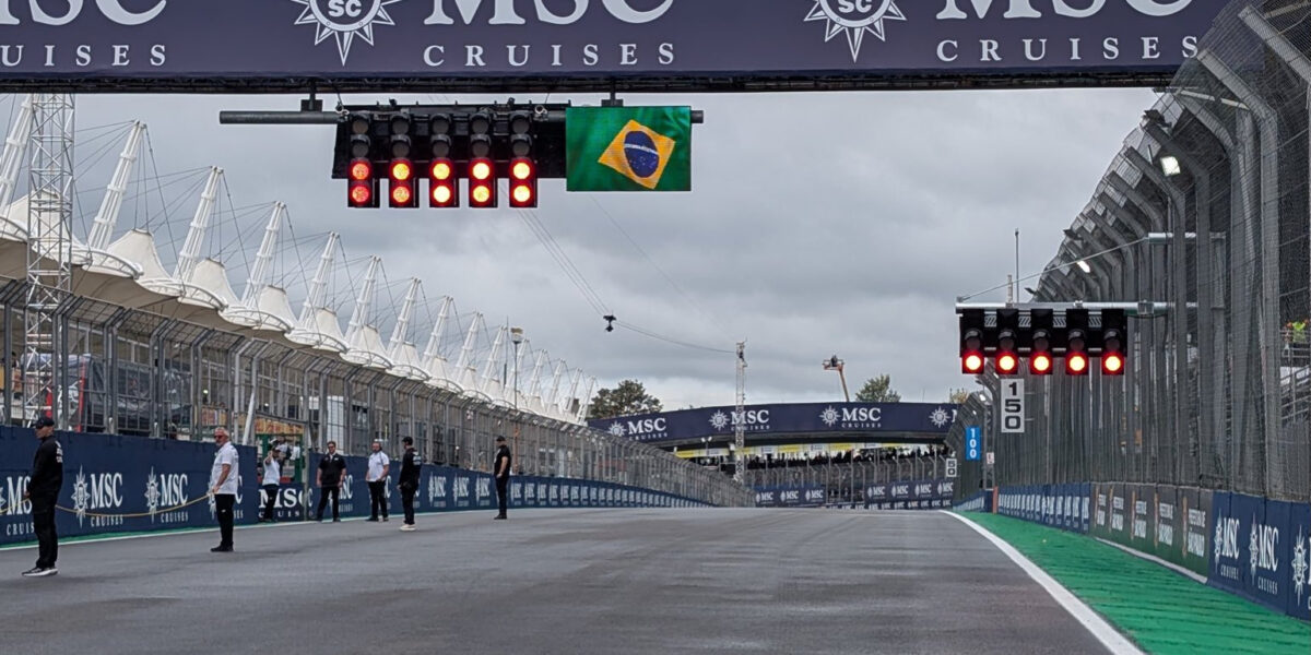 Minuty před startem sprintu v Brazílii.