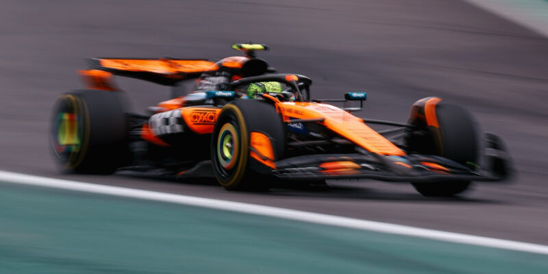 Brazílie nezklamala! Norris zvítězil, Verstappen z pitlane třetí!