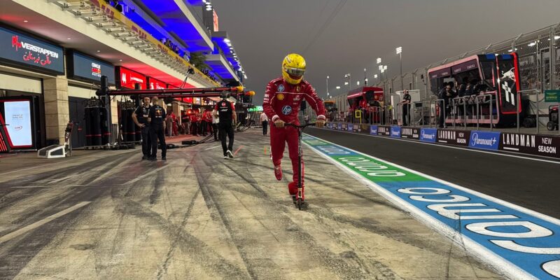 Hamilton by to měl jednodušší, kdyby s ním přišli lidé z Mercedesu