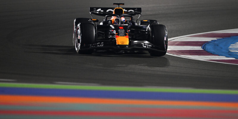 Max Verstappen vítězí v Kataru a o titulu se rozhodne v Abú Zabí!