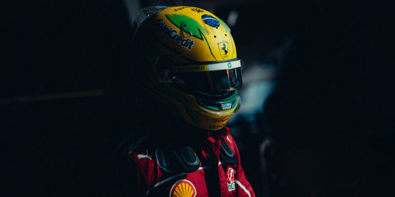 Jen sedí a nic nedělá, říká Ralf Schumacher o Hamiltonovi