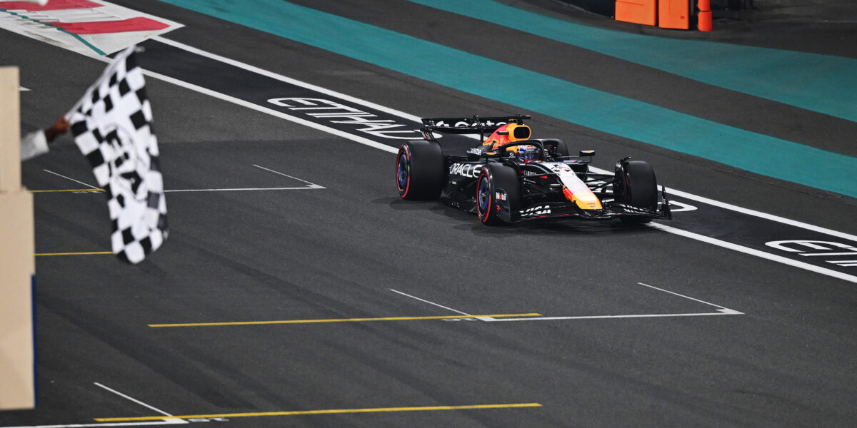 Max Verstappen v Abú Zabí.