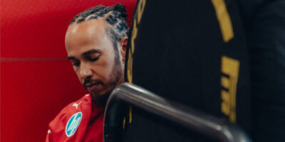 Trocha sebereflexe by Hamiltonovi prospěla, tvrdí Schumacher