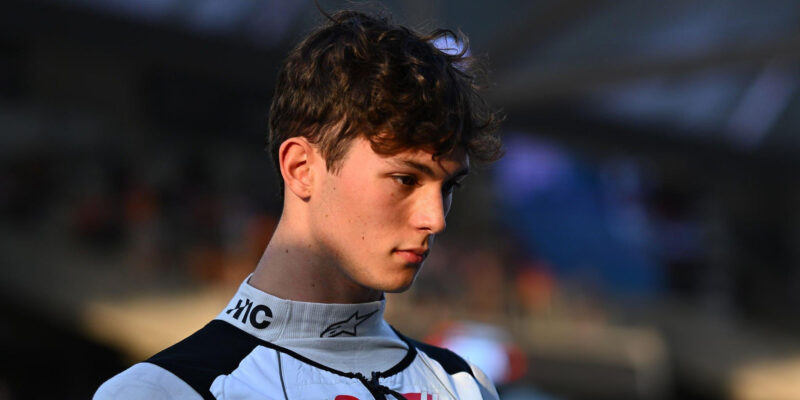 Ferrari Bearmana nespouští z očí. Brit je pod dohledem Scuderie