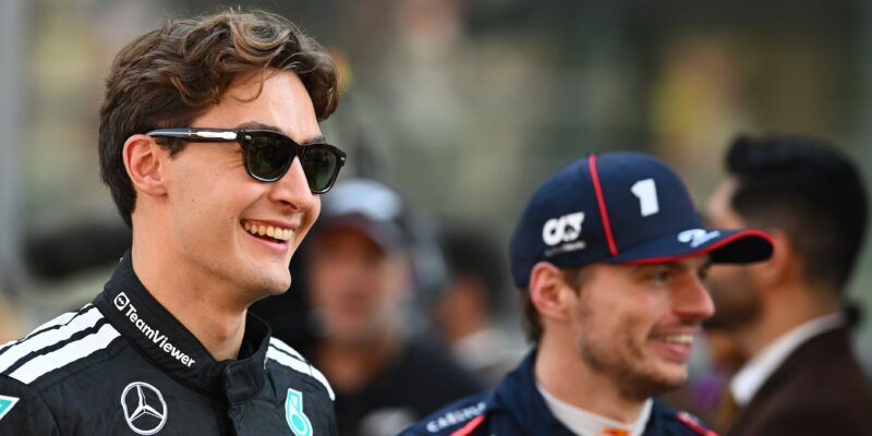 Teorie o zákulisí Red Bullu: Russell míří na Verstappenovi