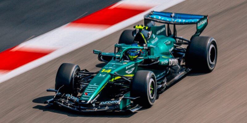 Bahrajn jako studená sprcha: Aston Martin bojuje s motorem Honda