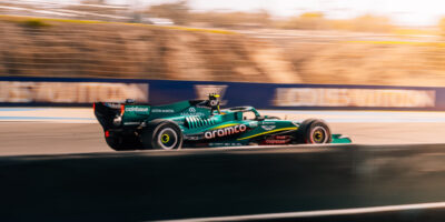 Proč jsou nové vozy v rychlých zatáčkách o 50 km/h pomalejší?