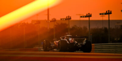 Zadní křídlo Ferrari je jako třetí pedál McLarenu, říká Coulthard