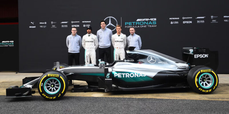 Vůz Mercedesu v roce 2016