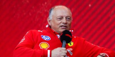 Mohli jsme vypadat hloupě. Vasseur vysvětlil souboj ve Ferrari