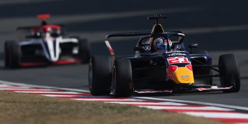 Alisha Palmowski byla v kvalifikaci F1 Academy nepřekonatelná.