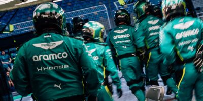 Problémy se kupí: Šéf Aston Martinu k chaosu při závodě