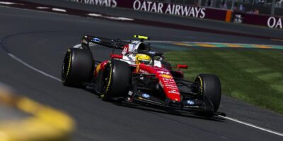 Po náročném pátku těší Hamiltona pokrok Ferrari