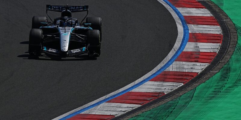 Russell: Není správné, že se soupeři snaží zpomalit Mercedes