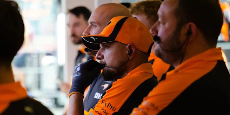 V týmu McLaren je spousta členů.