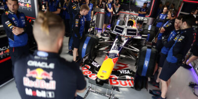 Jak strávily dubnovou přestávku týmy formule 1?