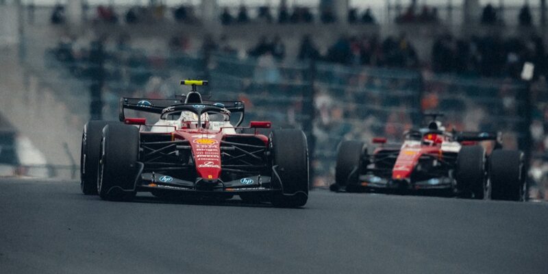 Je Hamilton skrytou týmovou jedničkou Ferrari?