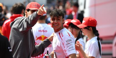 Nováček Arvid Lindblad zvládá tlak i tempo F1