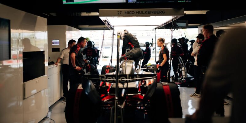 Audi připravil o body kámen. Hülkenberg nevěřil vlastním očím