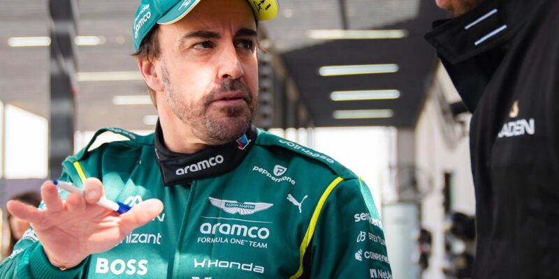 Barcelonou se údajně šeptá, že Alonso by se mohl vrátit do Alpine