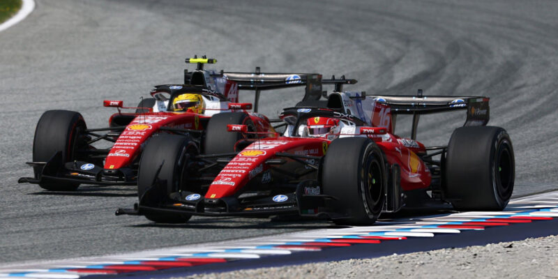 Ferrari v Rakousku vyhořelo. Vasseur přiznal, že moc tlačili