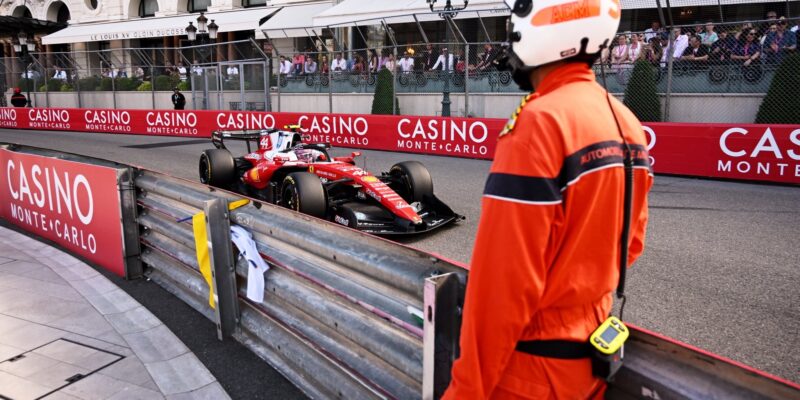 Výsledky FP2 VC Monaka: Hamilton první, v Cadillacu hořela brzda