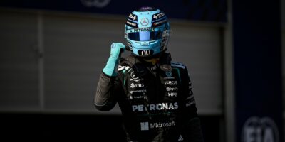 Jak Russell získal pole position i přes žluté vlajky?