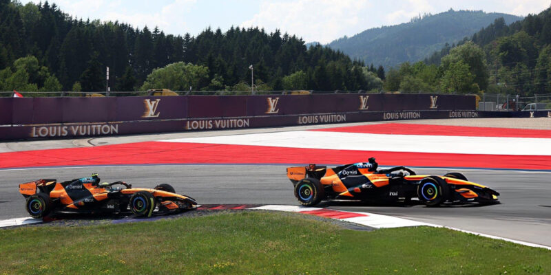 Piastri zaskočil Ferrari, Norris doplatil na zpackaný úvod