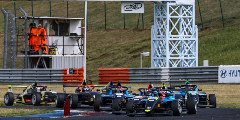 Racing Journal Speed Fest v Mostě přivítá rekordní počet formulí 4 i dceru Miky Häkkinena
