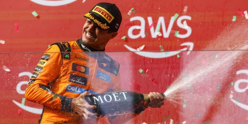 McLaren ovládl Maďarsko. Norris zvítězil, Piastri doplatil na smůlu.