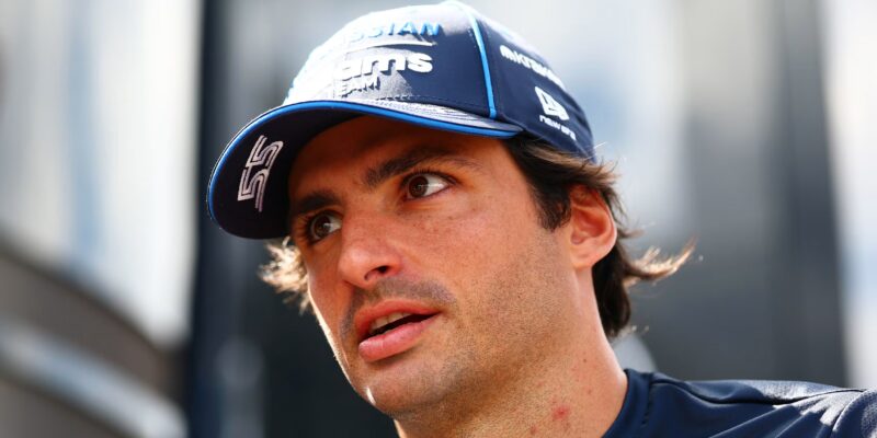 Piastri zuřil, Sainz se brání. Kolizi prý způsobil problém s vozem