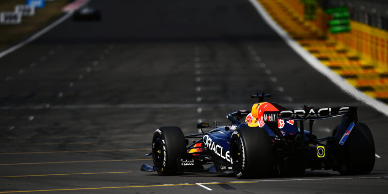 Red Bull po dvou nehodách Verstappena mění zadní křídlo