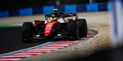 Hamilton omezil Piastriho a bude startovat vedle Verstappena