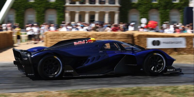 Newey si v Goodwoodu poprvé vyzkoušel hypercar RB17