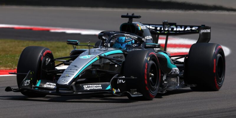 Mělo to být přesně naopak: Russell nechápe tempo Ferrari